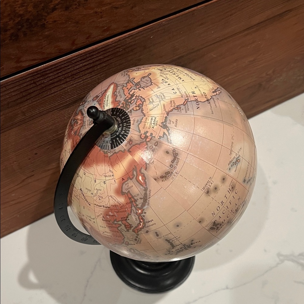 🔥‼️Vintage Style Tan Globe with Black Stand‼️🔥 - Picture 2 of 2